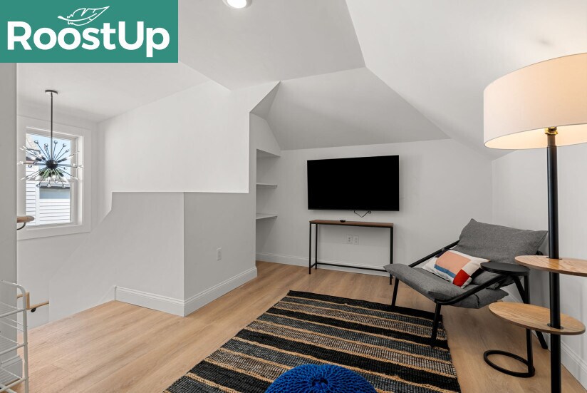 Building Photo - RoostUp Furnished Private Bedroom with Pri...
