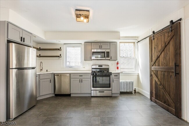 Building Photo - 43 Pleasant Way