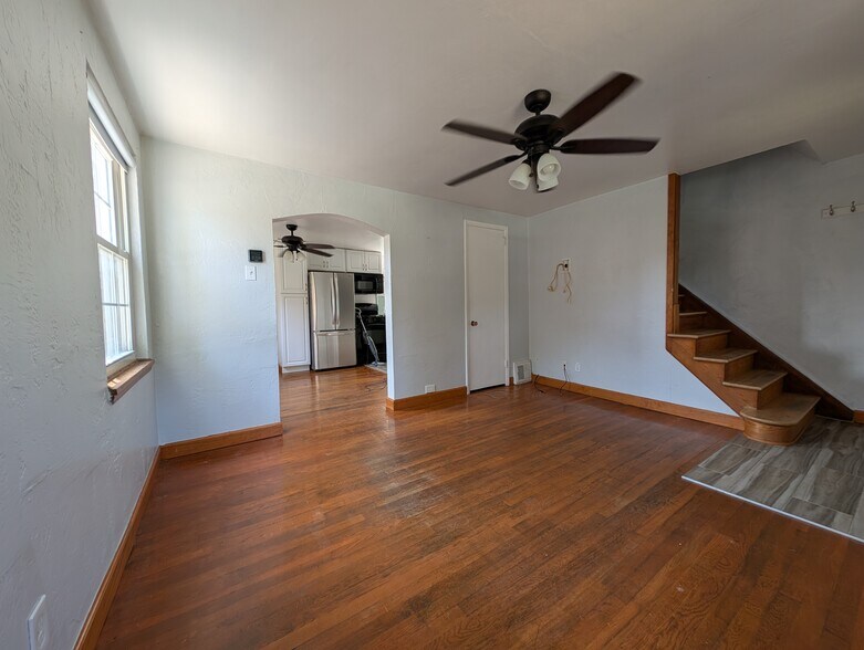 Living - 195 Victory Ln