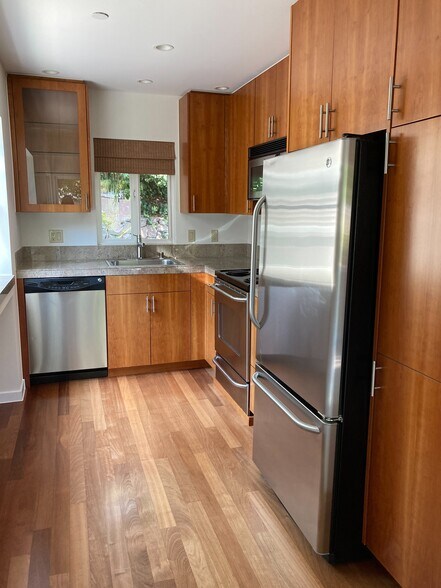 Primary Photo - 335 Willow Ave