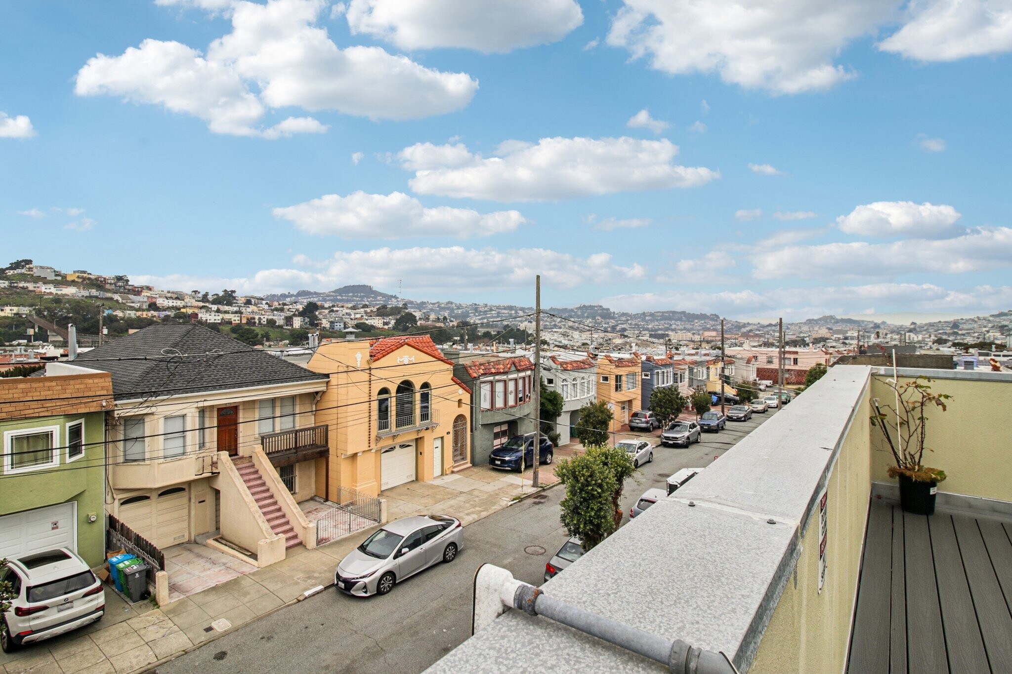 Building Photo - 163 Rae Ave