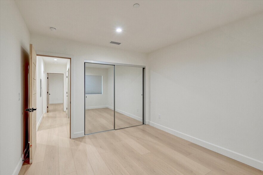 Building Photo - 5348 Thornburn St