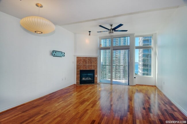 Building Photo - Stunning Two-Story Treo Residence in Littl...