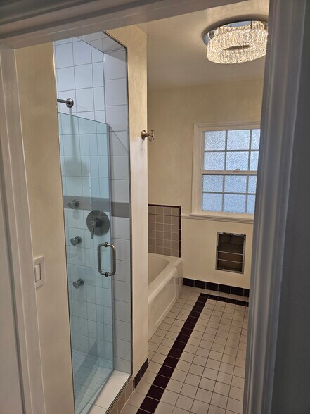 Building Photo - 3250 Lowry Rd