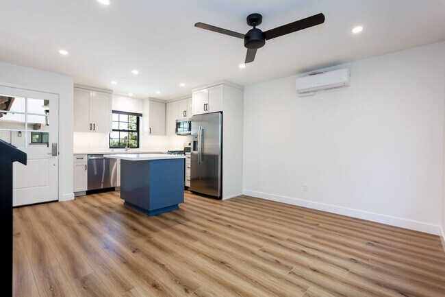 Building Photo - 2610-2612 Juan Street