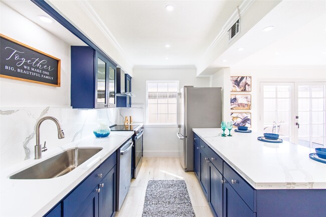 Building Photo - 5805 Valley Forge Dr