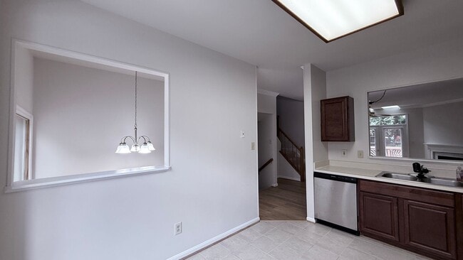 Building Photo - Occoquan Townhouse