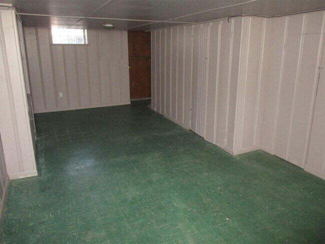 Building Photo - 4404 Mountview Rd