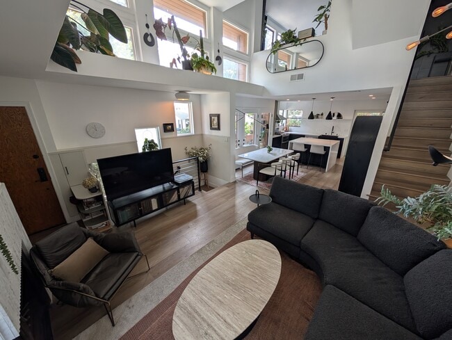 Building Photo - 1705 S Westgate Ave