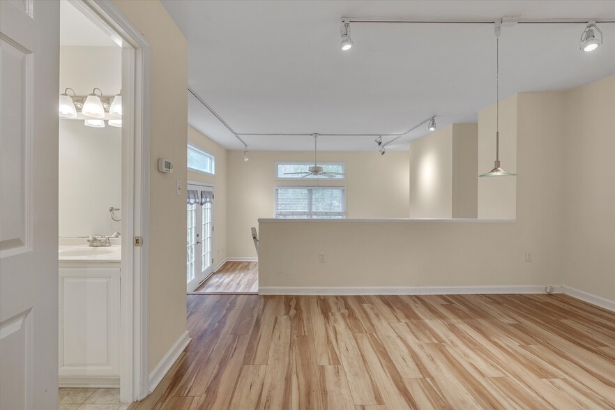 Building Photo - 108 Mallard Ct