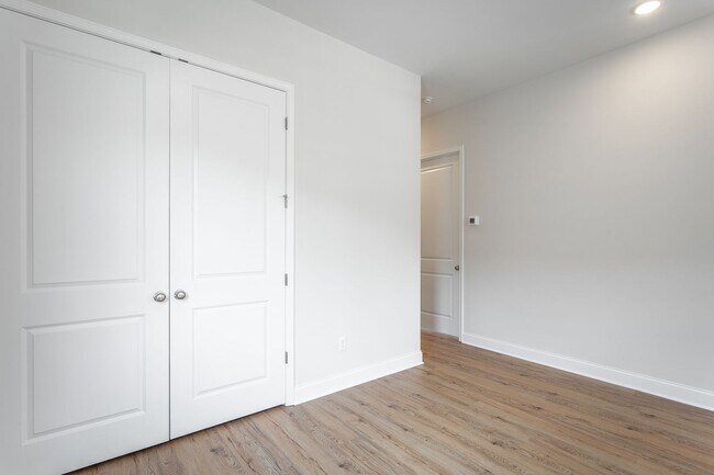 Building Photo - 2017 S Lyerly St