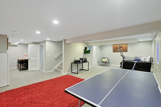 Building Photo - 2655 Molitor Rd