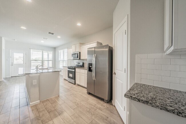 Building Photo - 8637 Centerboard Ln
