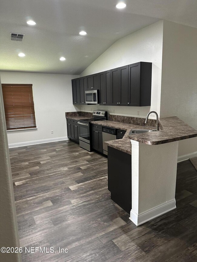 Building Photo - 5816 Round Table Rd