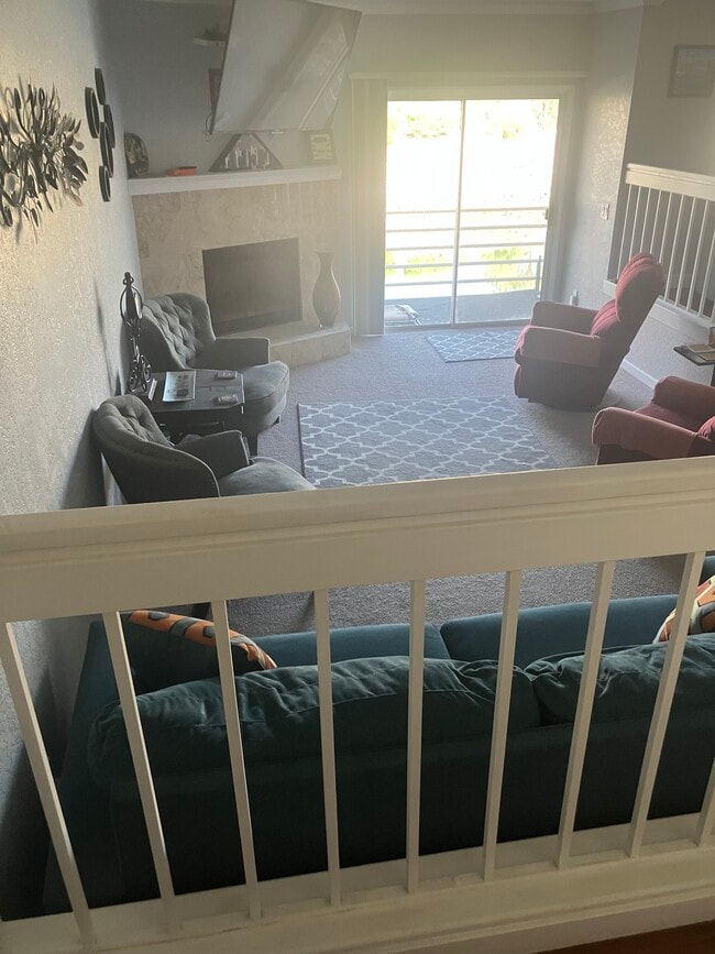 Building Photo - 1800 Club House Dr