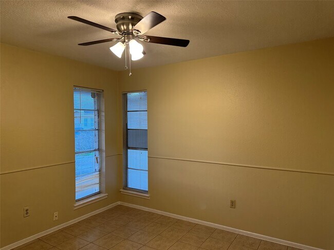 Building Photo - 11511 Misty Glen Ln