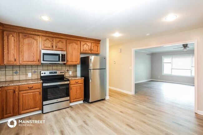Building Photo - 410 N EUGENE FIELD RD, CLAYCOMO, MO 64119