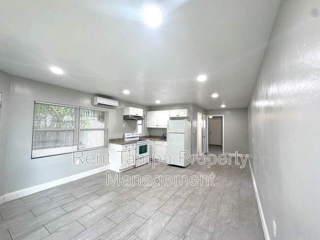 Building Photo - 612-612 17th Ave S