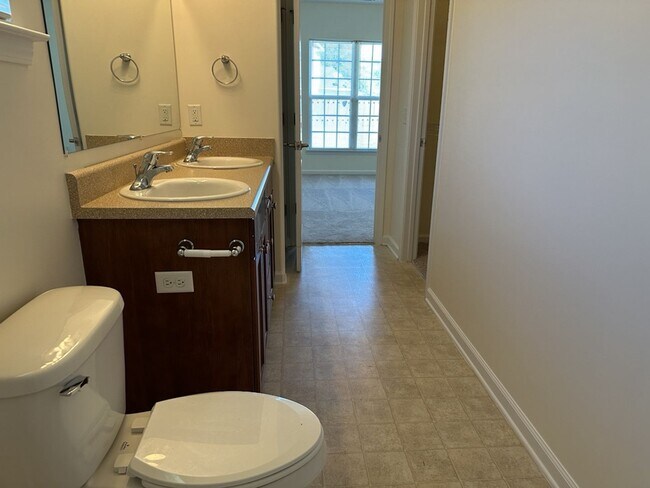 Building Photo - 20 Wesleyan Dr