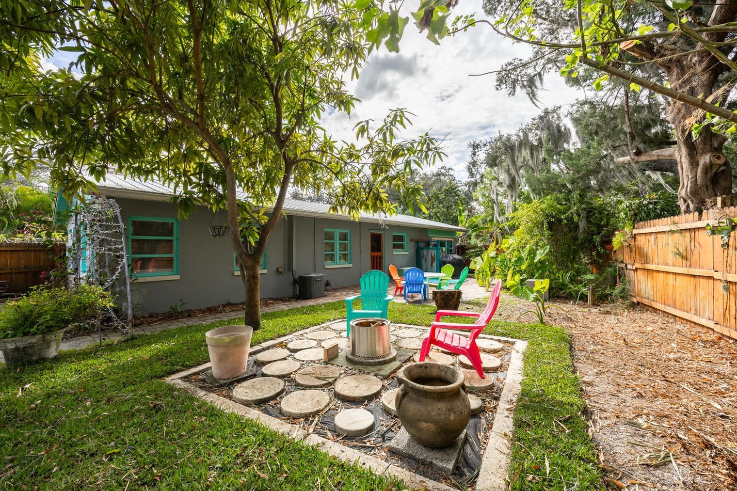 Building Photo - 214 Lucerne Dr