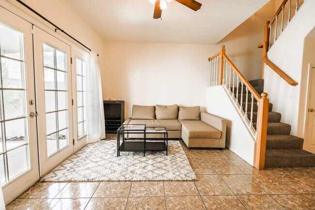 Building Photo - Cute FURNISHED 2 Bedroom Condo FOR RENT!