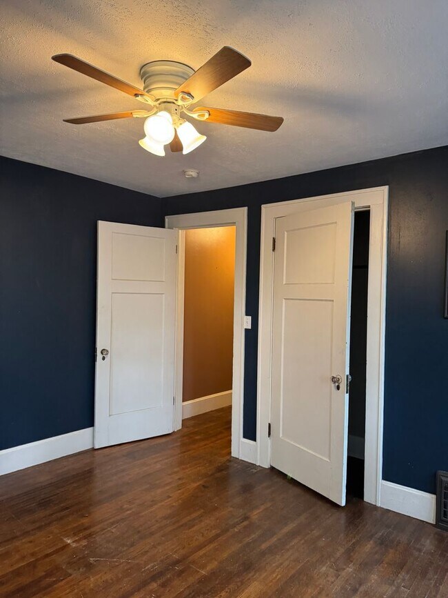 Building Photo - 713 S Market Ave