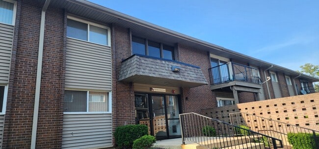 Building Photo - 2300 Beau Monde Ln