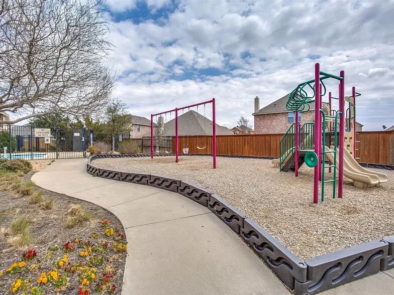 Building Photo - 840 English Ivy Dr