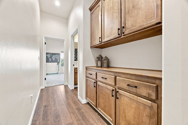 Building Photo - 14728 Redwood Springs Dr
