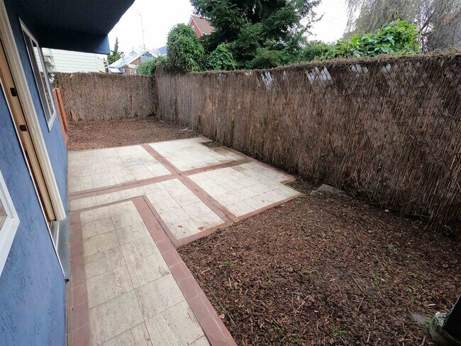 Building Photo - 968 45th St