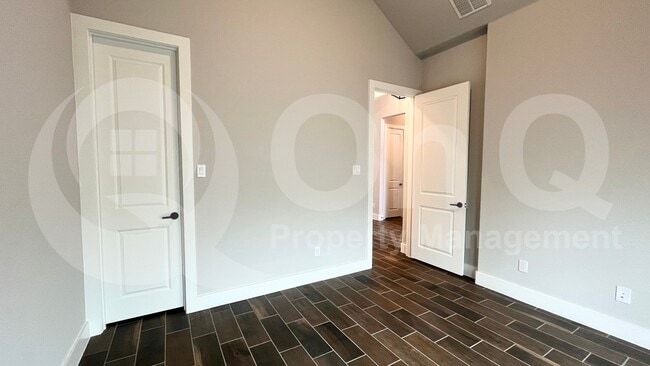 Building Photo - 6301 Tahoe Winds Dr