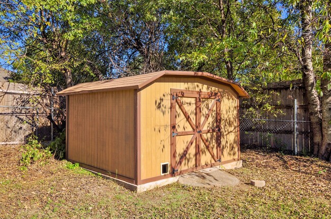 Building Photo - Charming Aledo Neighborhood