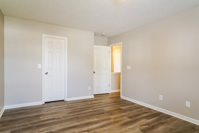 Building Photo - 8145 Wesley Farm Dr