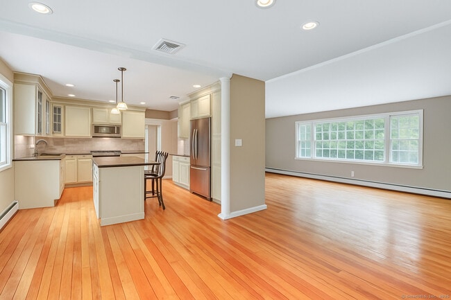 Building Photo - 6 Rivergate Woods