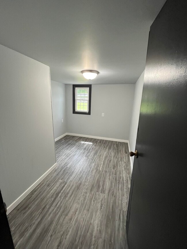 Building Photo - 410 Lakeview-