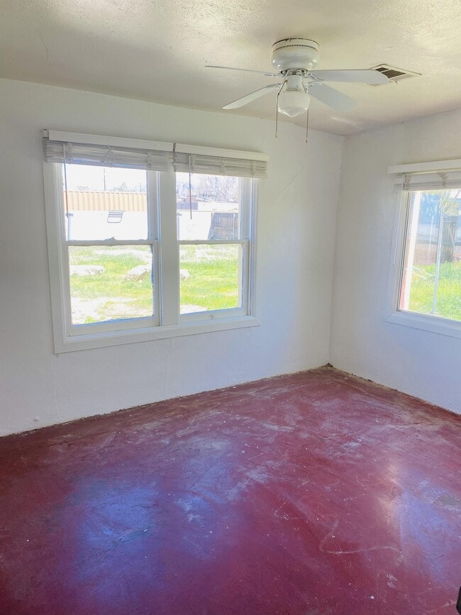 Building Photo - 219 E Blacklidge Dr