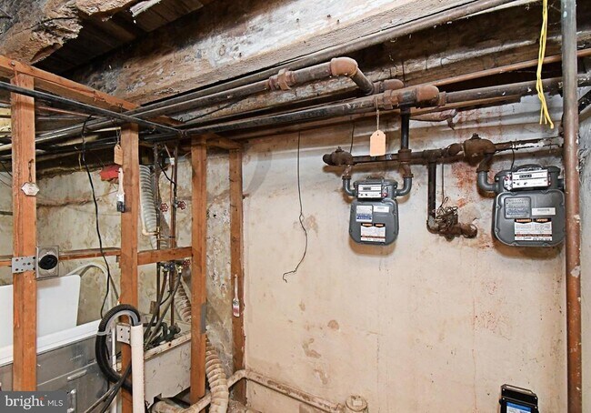 Building Photo - 1554 N Lawrence St