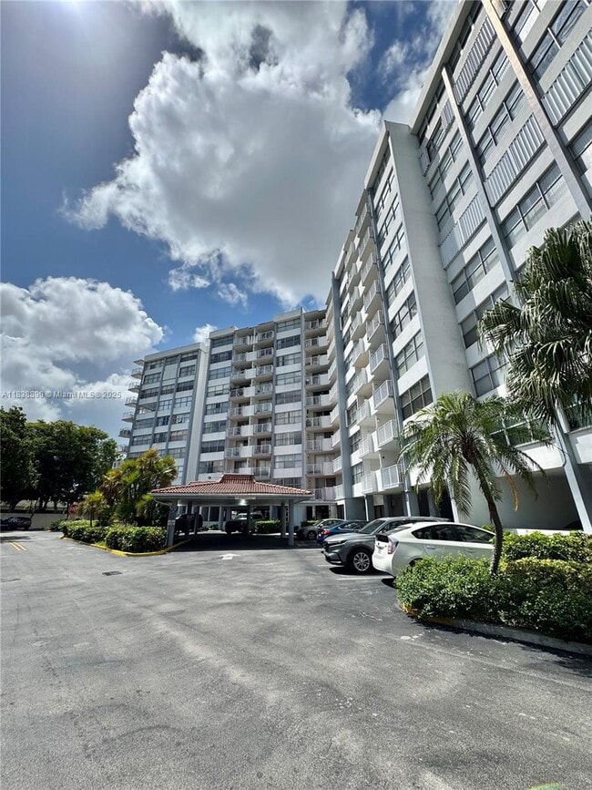 Building Photo - 1300 NE Miami Gardens Dr
