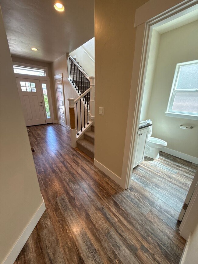 Building Photo - 20747 NE Angora Ct