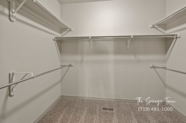 Building Photo - BEAUTIFUL 4BD + OFFICE MAIN-LEVEL LIVING H...