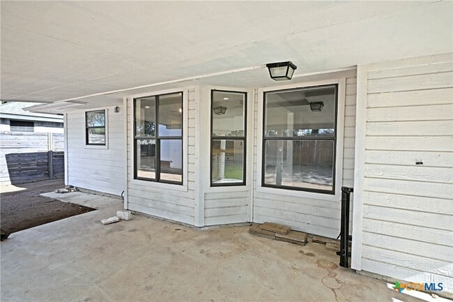 Building Photo - 953 River Bank