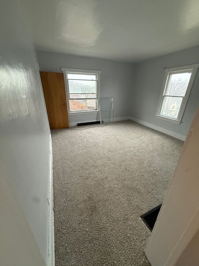 Building Photo - 479 B St