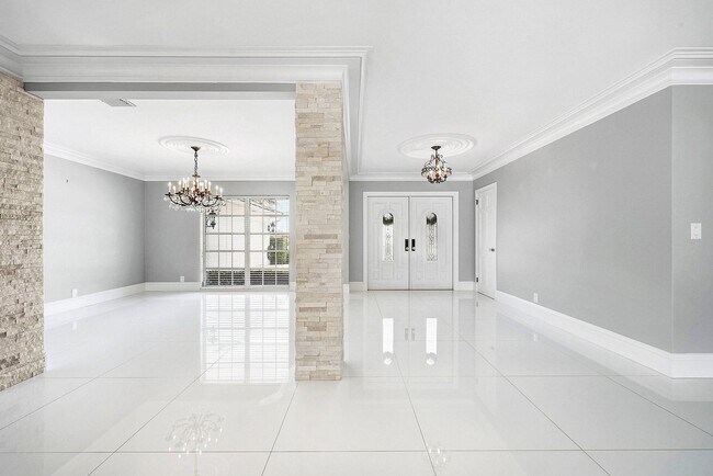 Building Photo - 417 N Country Club Dr