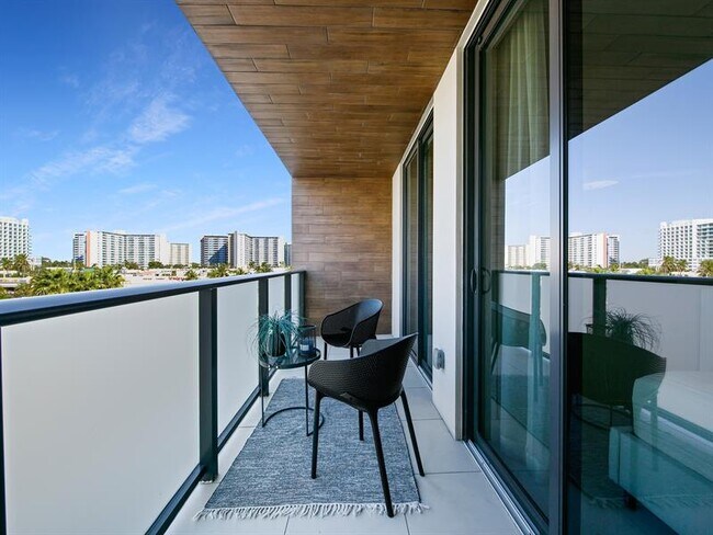 Building Photo - 3040 N Ocean Blvd