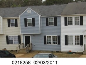 Building Photo - Great Townhome