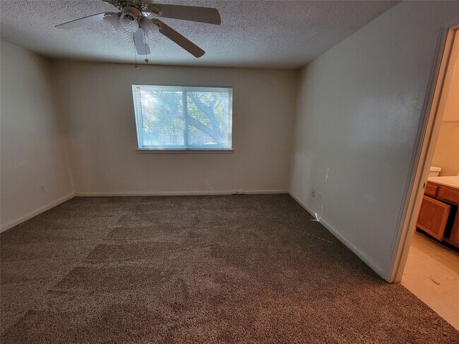 Building Photo - 2139 Shiveley Cir