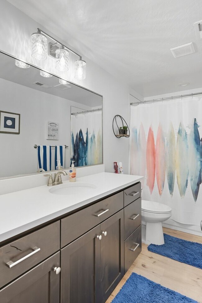 Building Photo - 6 bed; 3 bath single family home in Enoch