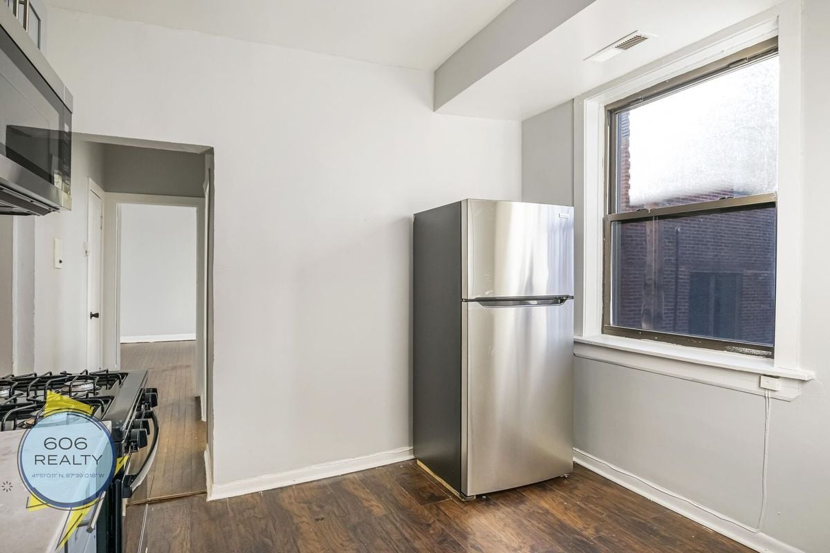 Building Photo - 1022 E Hyde Park Blvd