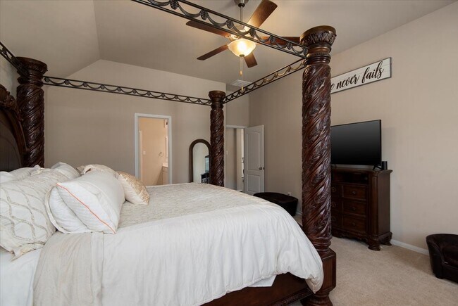 Building Photo - 2127 Blossomcrown Dr