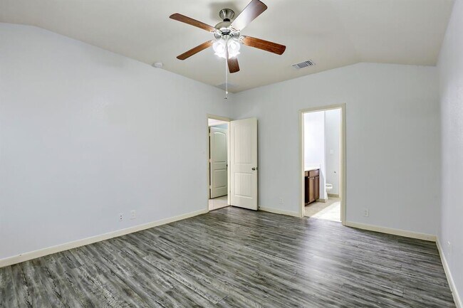 Building Photo - 12307 Waterford Run Way